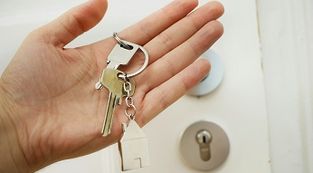 Casa, obblighi e regole per chi compra o vende un immobile: tutte le informazioni